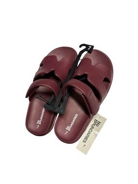 No Boundaries Women's Maroon Slide Sandals